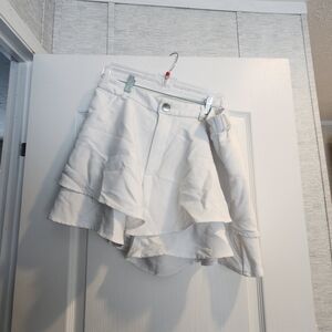 SHEIN White Ruffled Shorts Size 1XL Euc